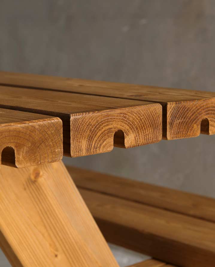 Example of wood twisting in a wooden picnic table